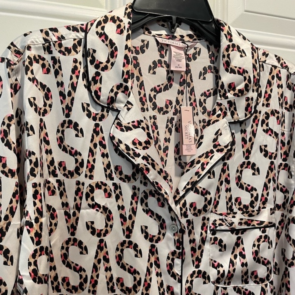 VICTORIA SECRET LOGO PRINT PJ TOP - NWT